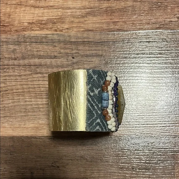 Handcrafted Gemstone Bracelet with Gold and Blue Accents - Picture 4 of 6